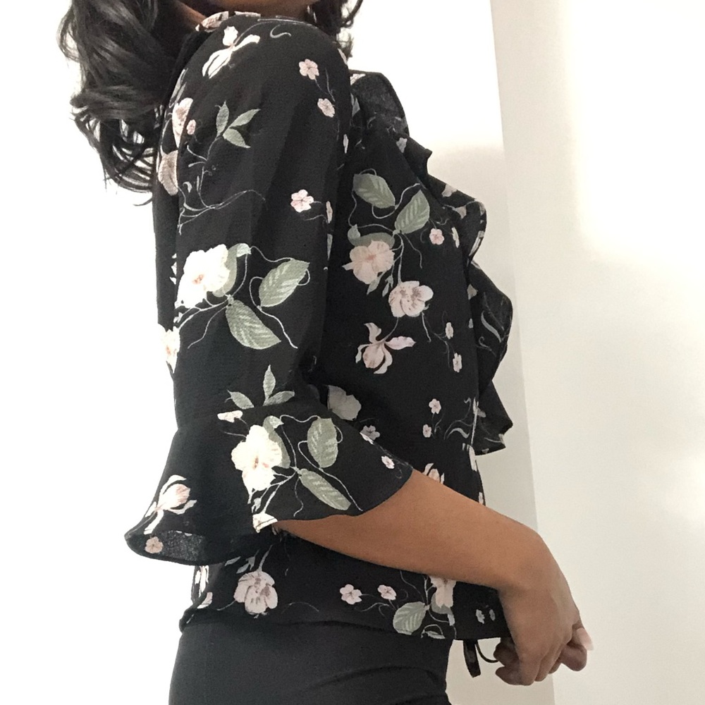TIE UP BLOUSE - Picture 3 of 4